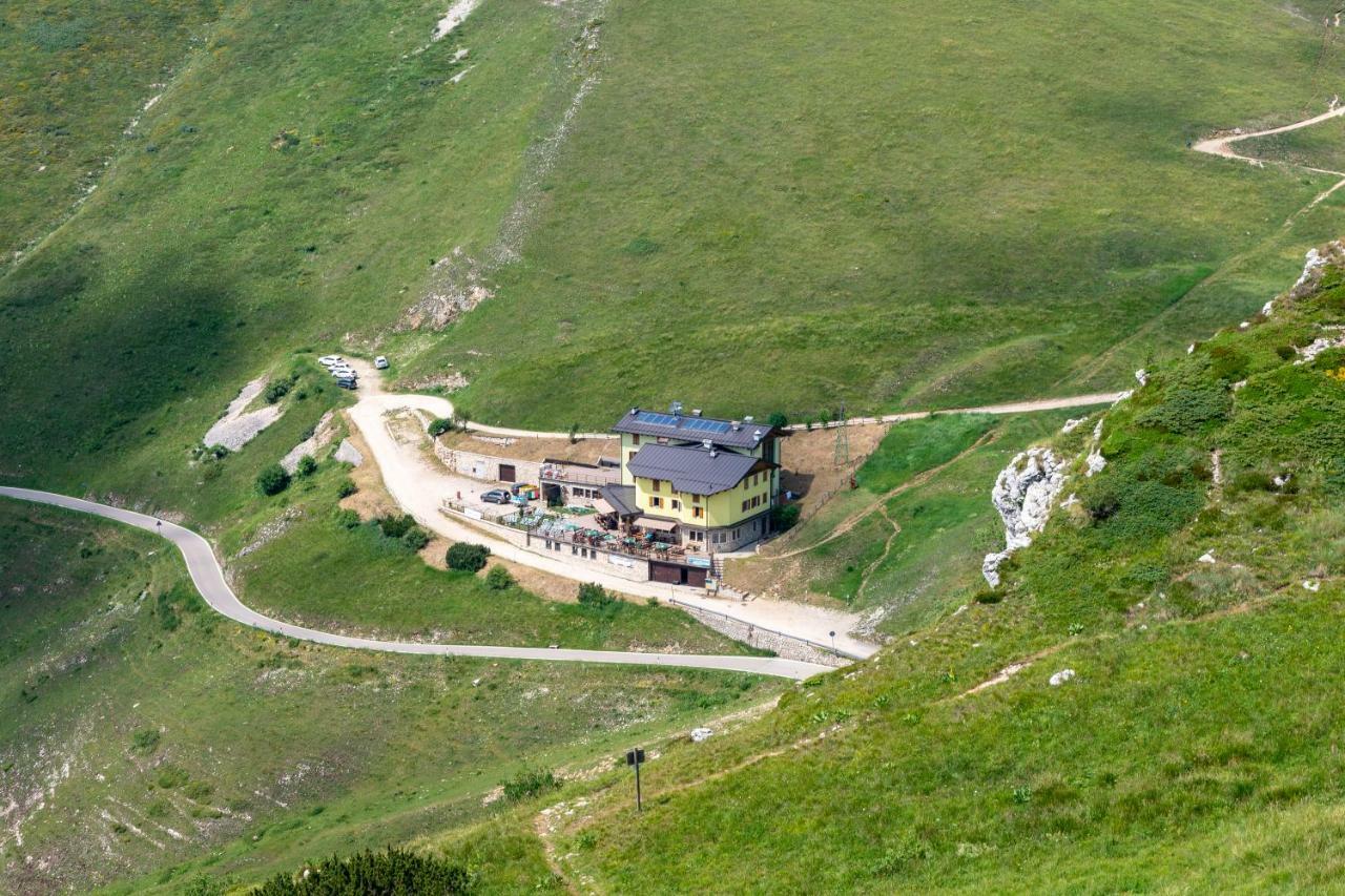 Albergo Rifugio Graziani Брентонико Экстерьер фото